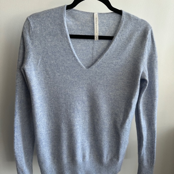 Aritzia Babaton Cashmere Sweater - Picture 1 of 3